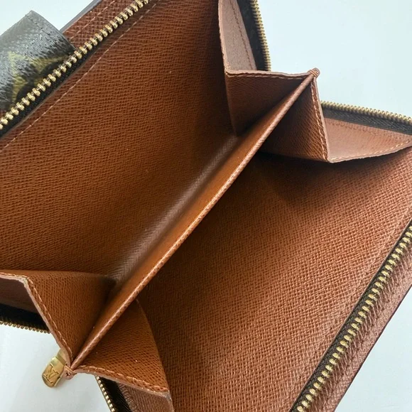 Louis Vuitton Wallet - Picture 10 of 15